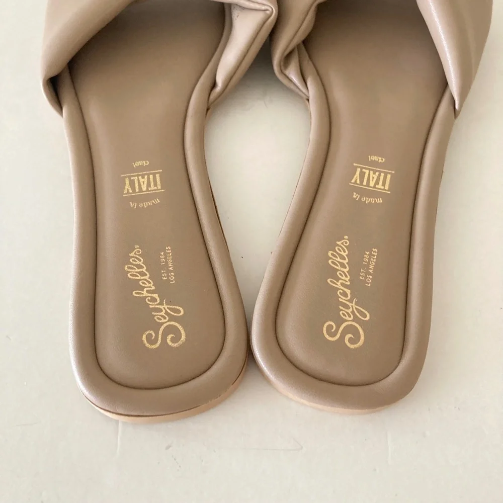 NWOT Anthropologie Seychelles Breath Of Fresh Air Puffy Sandals